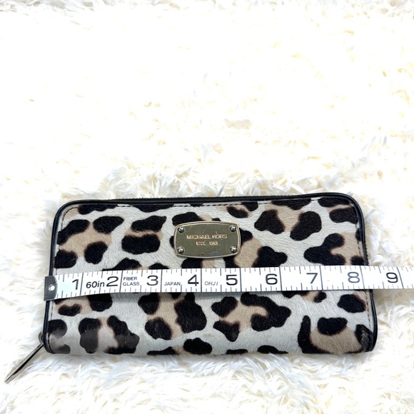 Michael Kors Calf Skin Leopard Print Large Wallet - Picture 4 of 13